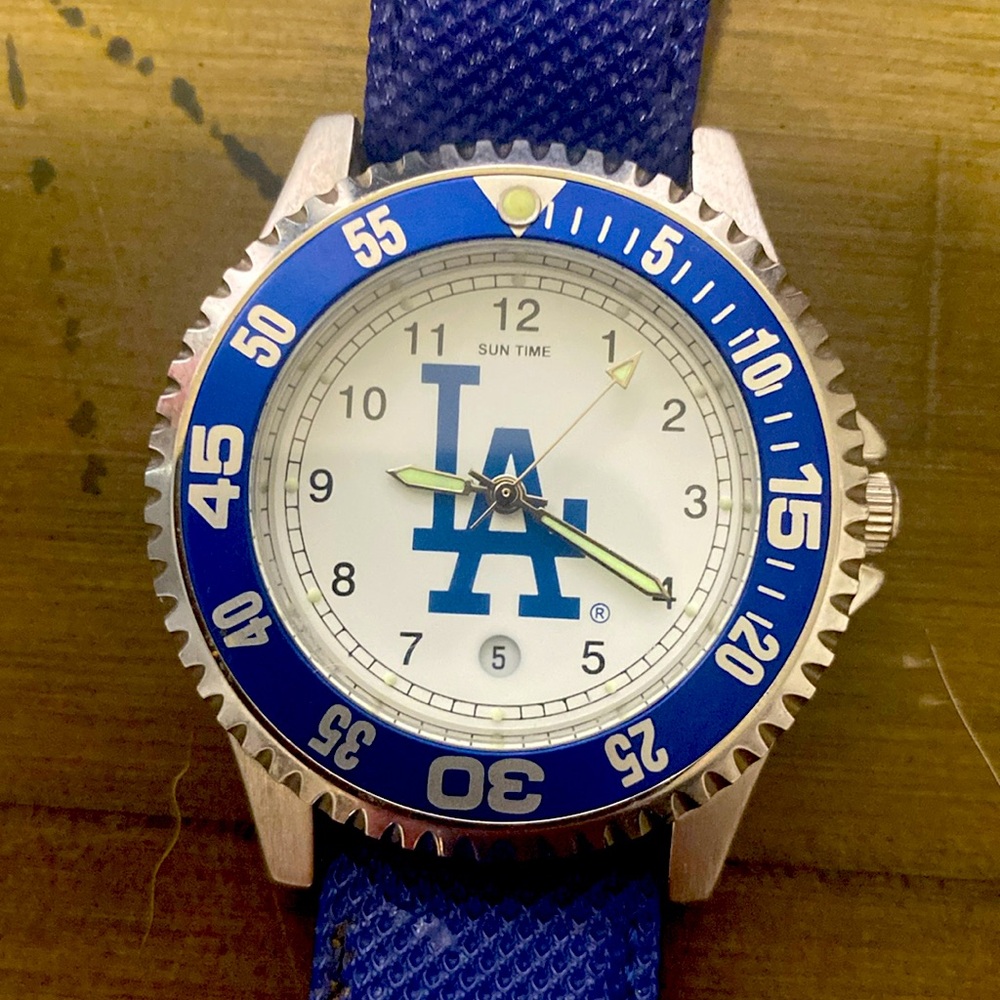 La Dodger sun time watch.